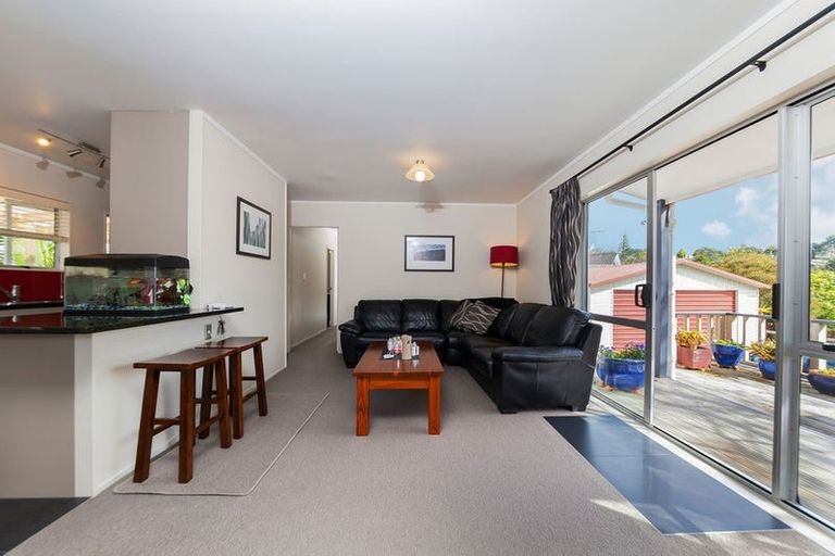 Photo of property in 18 Garton Drive, Massey, Auckland, 0614