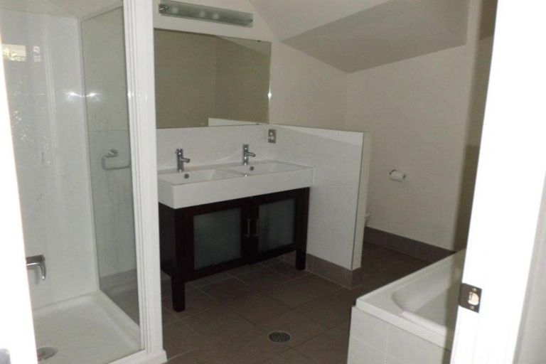 Photo of property in 7b Clearwater Cove, West Harbour, Auckland, 0618