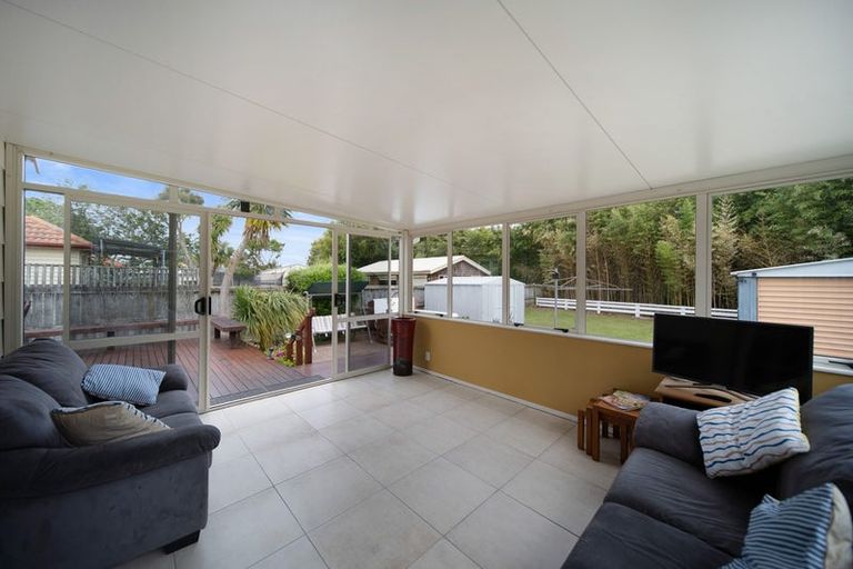 Photo of property in 10 Village Way, Ardmore, Papakura, 2582