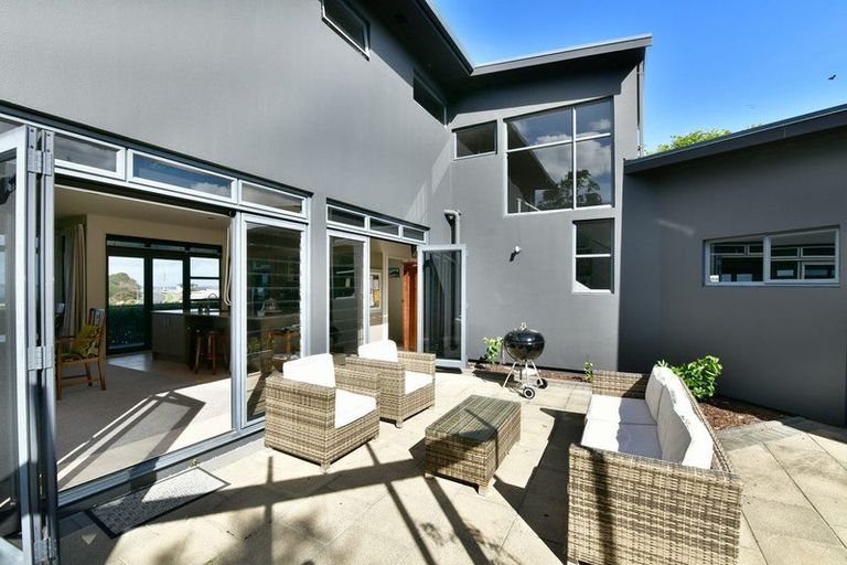 Photo of property in 15 Maire Road, Orewa, 0931
