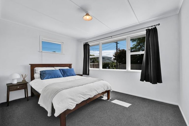 Photo of property in 9 Manu Crescent, Upper Vogeltown, New Plymouth, 4310