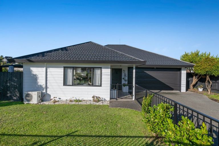 Photo of property in 1/2 Langton Road, Stanmore Bay, Whangaparaoa, 0932