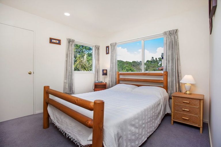 Photo of property in 6 Cayman Place, Unsworth Heights, Auckland, 0632