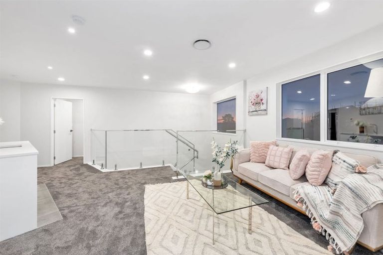 Photo of property in 15 Catalina Avenue, Rosehill, Papakura, 2113