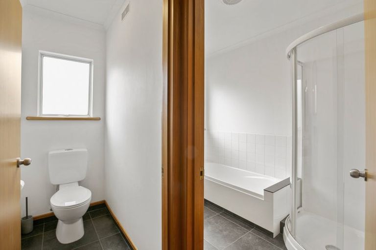 Photo of property in 8 Spencer Place, Merrilands, New Plymouth, 4312