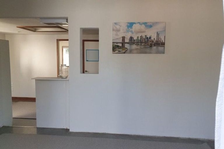 Photo of property in 81 Lauderdale Road, Birkdale, Auckland, 0626