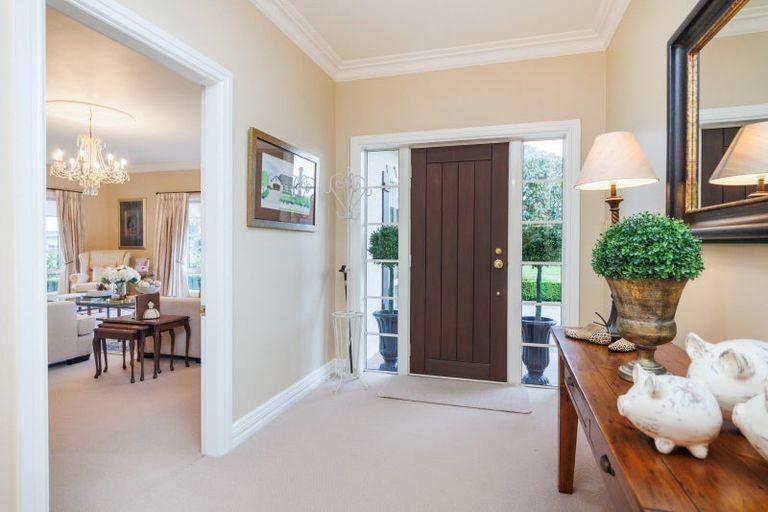 Photo of property in 35 Cashmere Drive, Fitzherbert, Palmerston North, 4410