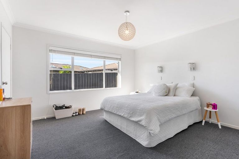 Photo of property in 16 Fielding Crescent, Farm Cove, Auckland, 2012