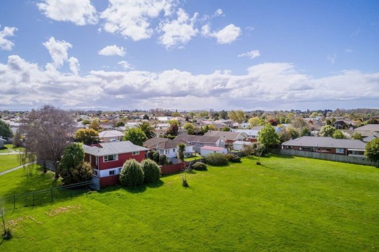 Photo of property in 15 Tralee Place, Bishopdale, Christchurch, 8053