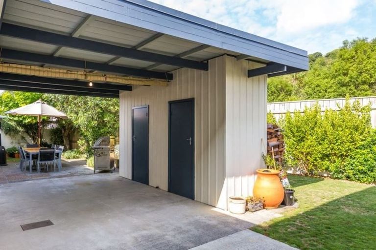 Photo of property in 9 Reeves Road, Acacia Bay, Taupo, 3330