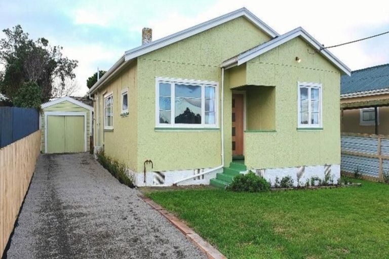 Photo of property in 12 Leicester Street, Patea, 4520