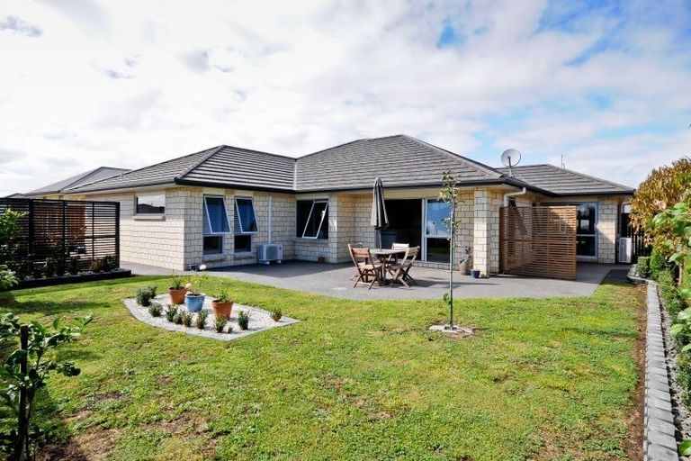 Photo of property in 12 Allgood Place, Rototuna North, Hamilton, 3210