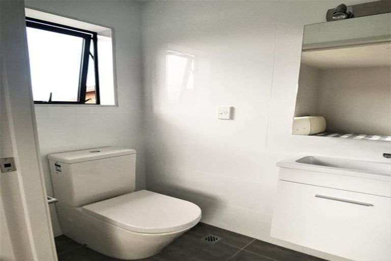 Photo of property in 1 Kanona Way, Albany Heights, Auckland, 0632