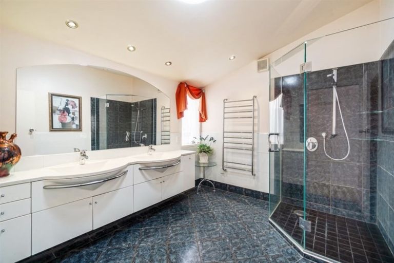 Photo of property in 98 Tindalls Bay Road, Tindalls Beach, Whangaparaoa, 0930