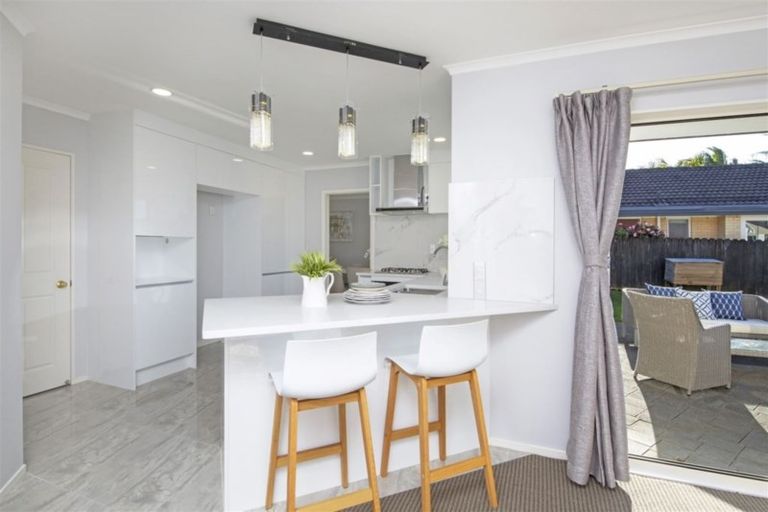 Photo of property in 9 Camerton Close, Northpark, Auckland, 2013