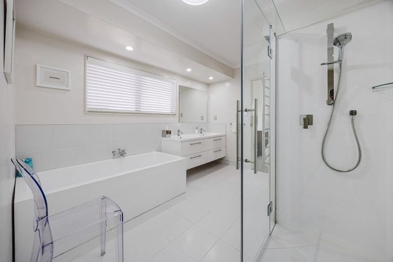 Photo of property in 58 Rushgreen Avenue, Pahurehure, Papakura, 2113