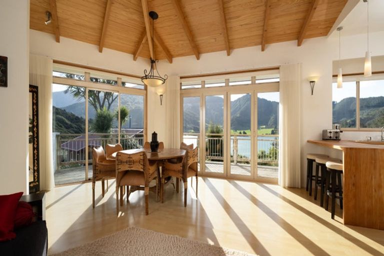 Photo of property in 19 St Omer Road, Saint Omer, Picton, 7282