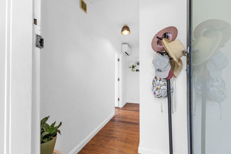 Photo of property in 12 Norwich Place, Awapuni, Palmerston North, 4412