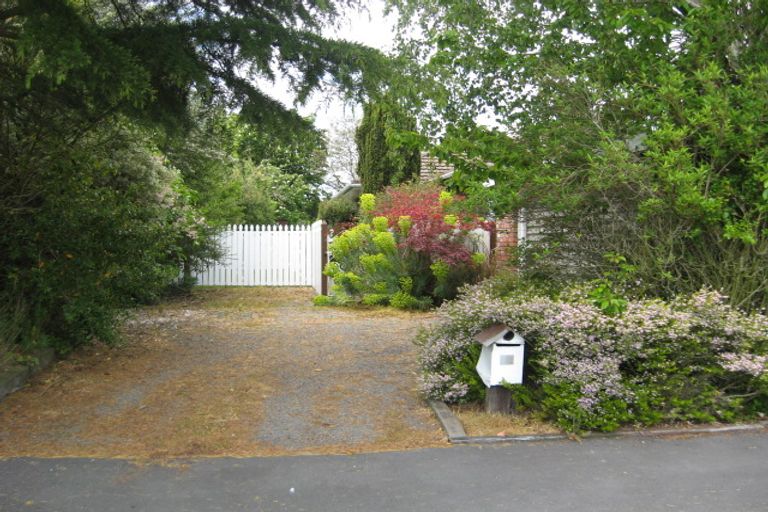 Photo of property in 12 Larch Place, Casebrook, Christchurch, 8051