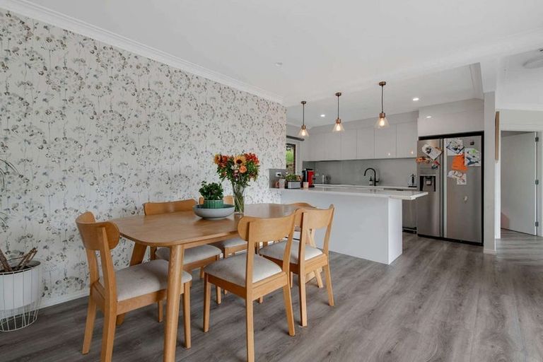 Photo of property in 6 Lancelot Road, Orewa, 0931