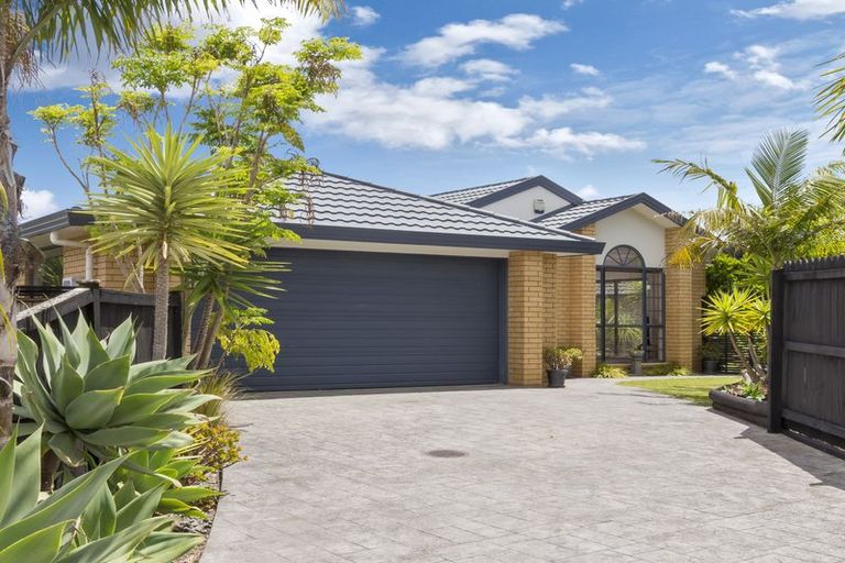 Photo of property in 20 Nephin Place, East Tamaki Heights, Auckland, 2016