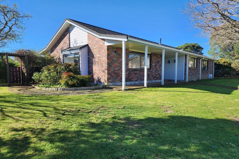 Photo of property in 7 Kaitake Place, Oakura, 4314