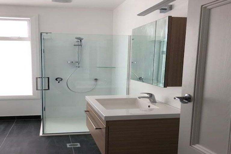 Photo of property in 136 Brougham Street, Mount Victoria, Wellington, 6011