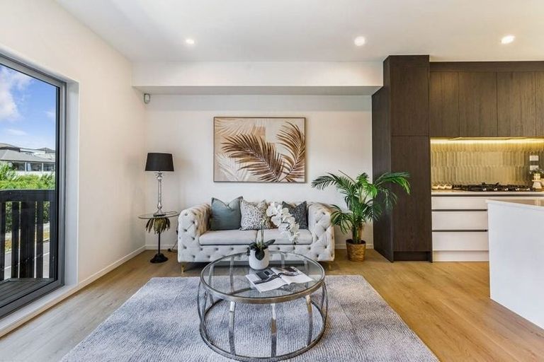 Photo of property in 35 Lawson Creek Street, Massey, Auckland, 0614