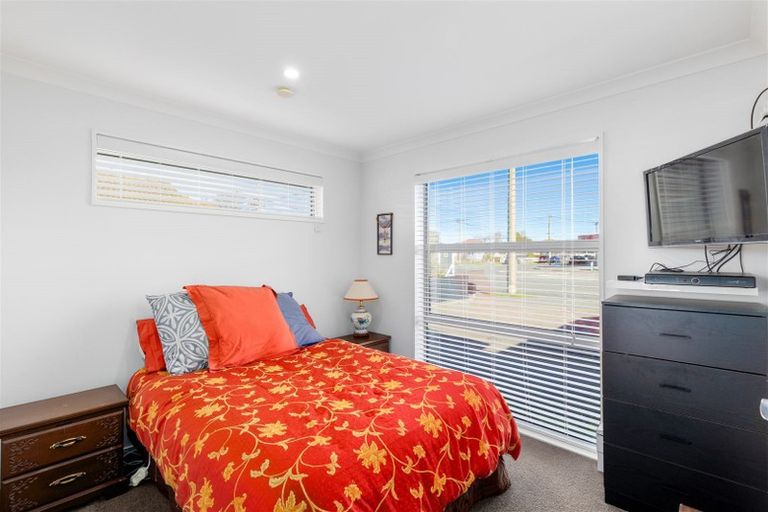 Photo of property in 1/502 Harewood Road, Harewood, Christchurch, 8051