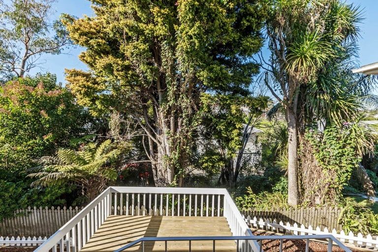 Photo of property in 2/28 Gordon Avenue, Milford, Auckland, 0620
