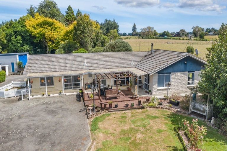 Photo of property in 213 Heatherlea Road East, Levin, 5571