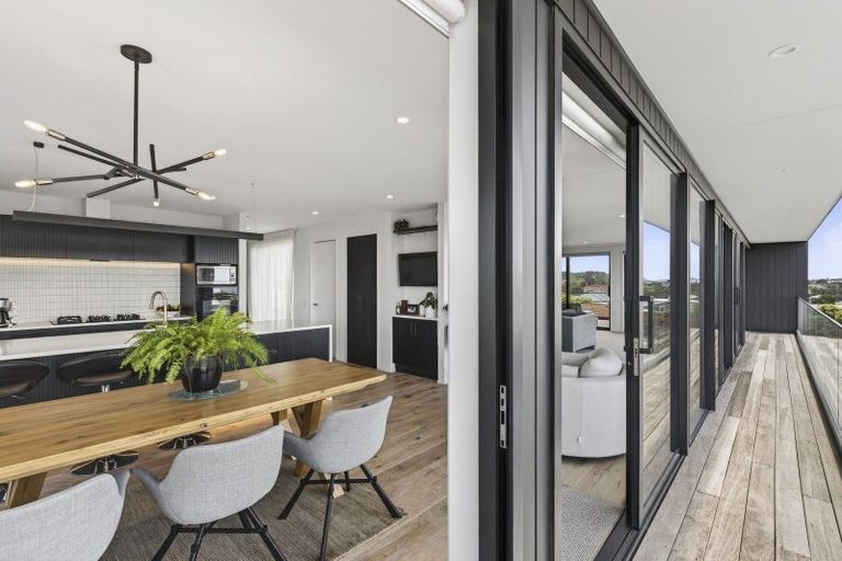 Photo of property in 8 Kowhai Street, Strandon, New Plymouth, 4312