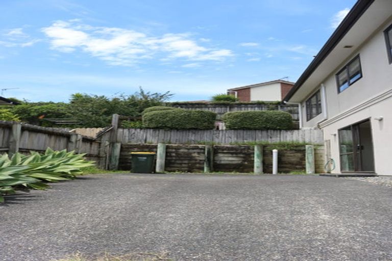 Photo of property in 26 Canary Place, Unsworth Heights, Auckland, 0632