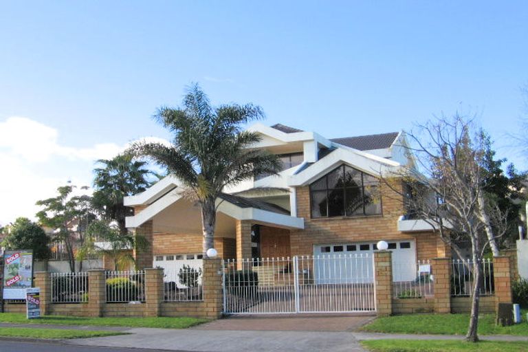 Photo of property in 16 Santa Ana Drive, Shamrock Park, Auckland, 2016