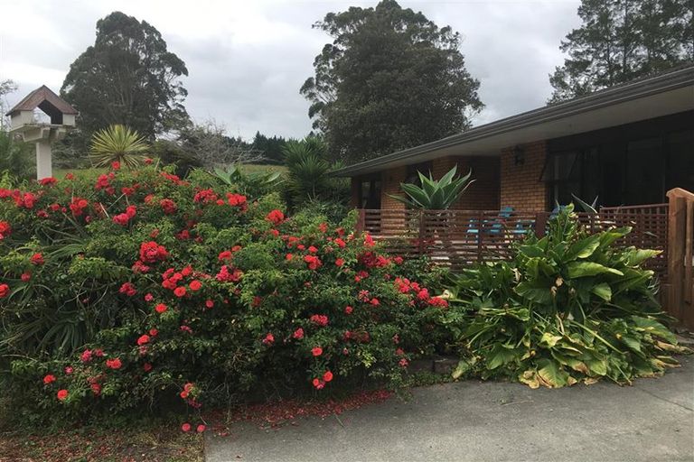 Photo of property in 332 Upper Orewa Road, Wainui, Silverdale, 0992