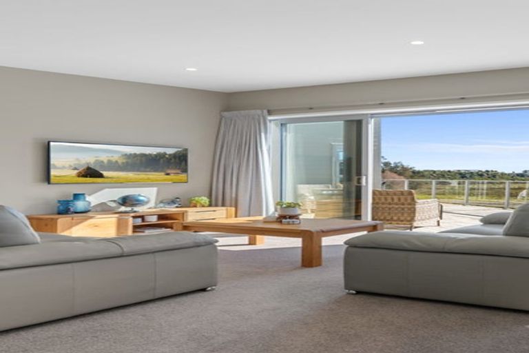 Photo of property in 53 Graham Place, Bellevue, Tauranga, 3110