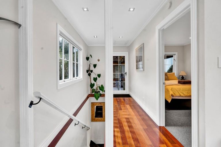 Photo of property in 35 Belt Road, Moturoa, New Plymouth, 4310