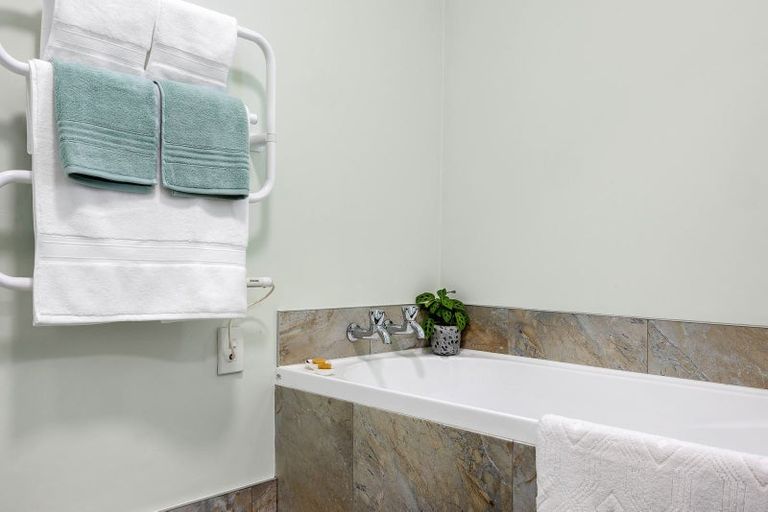 Photo of property in 6 Nyoli Street, Northcote, Christchurch, 8052