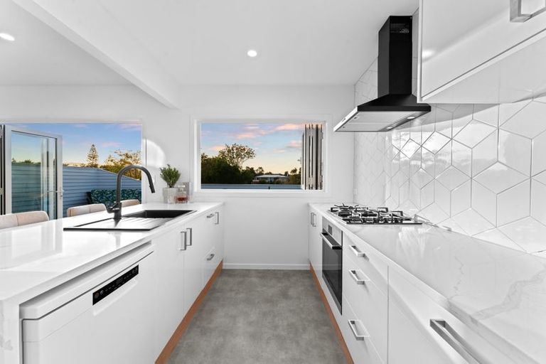 Photo of property in 23b Woodglen Road, Glen Eden, Auckland, 0602