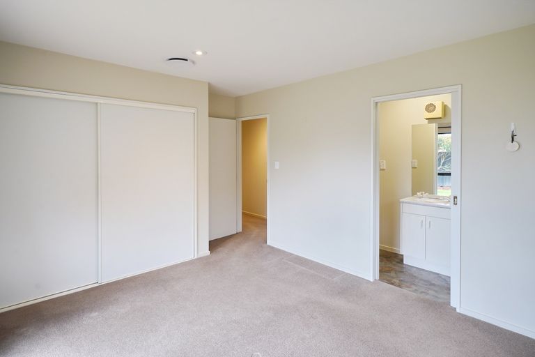 Photo of property in 2/371 Withells Road, Avonhead, Christchurch, 8042