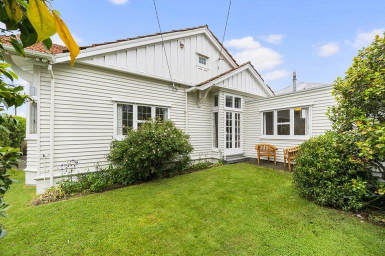 Photo of property in 15 Beauchamp Street, Karori, Wellington, 6012