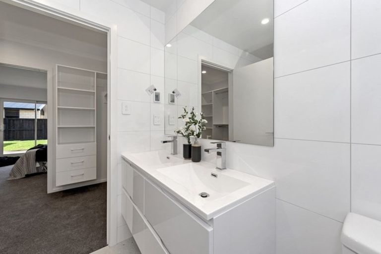 Photo of property in 10 Rose Berry Crescent, Flagstaff, Hamilton, 3210