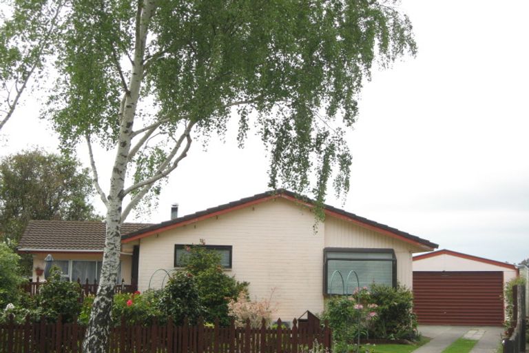 Photo of property in 6 Leighton Place, Redwood, Christchurch, 8051