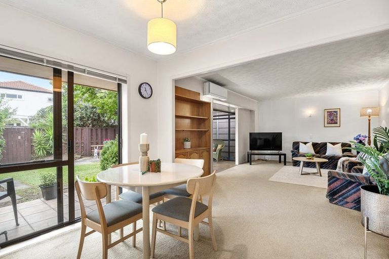 Photo of property in 2/4 Beach Road, Orewa, 0931