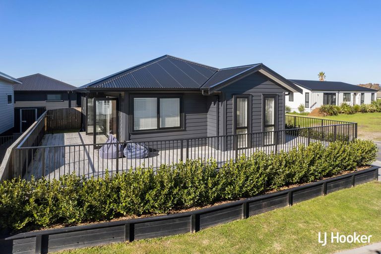Photo of property in 5 Moet Crescent, Waihi Beach, 3611