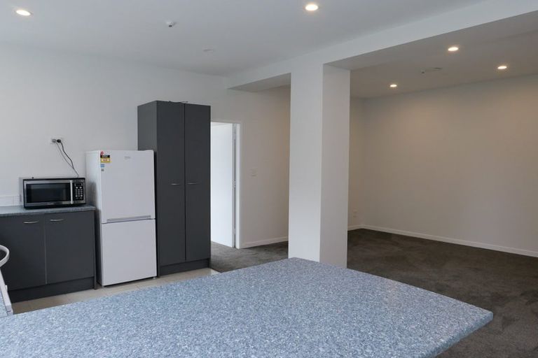 Photo of property in 70 Kelburn Parade, Kelburn, Wellington, 6012