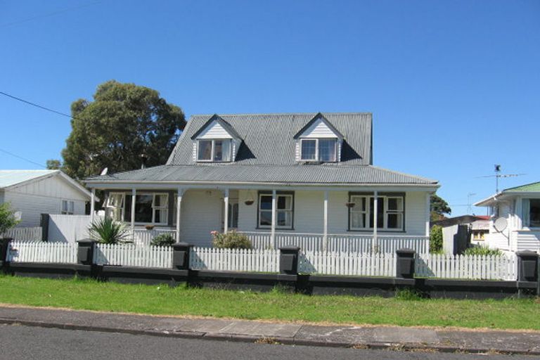 Photo of property in 31 Cobham Crescent, Kelston, Auckland, 0602