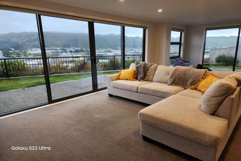 Photo of property in 16 Omaka Place, Aotea, Porirua, 5024