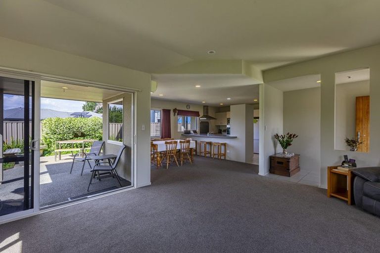 Photo of property in 2 Arthur Close, Clive, 4102