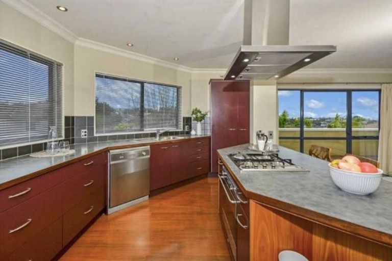 Photo of property in 15 Mackwell Road, Fairview Heights, Auckland, 0632